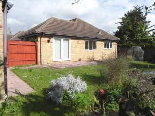 3 bedroom detached bungalow to rent