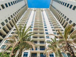2 bedroom Flat For Sale: 999 SW 1st Ave..