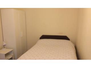 ROOM TO LET IN HOLLINSWOOD - ALL BILLS..