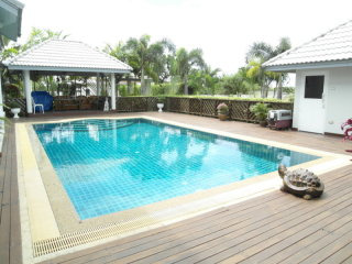 Noble 2 storey, 3 bedroom family..