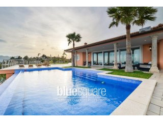 Luxurious villa with breathtaking sea..