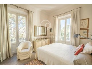 Stunning fully renovated apartment in..
