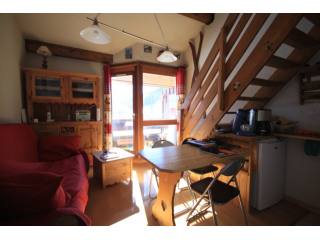 Great duplex apartment benefitting a..
