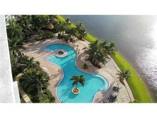 2 bedroom Flat For Sale: 2641 N..