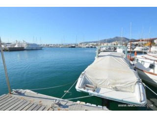 ROSES: Mooring in the yacht harbour of..