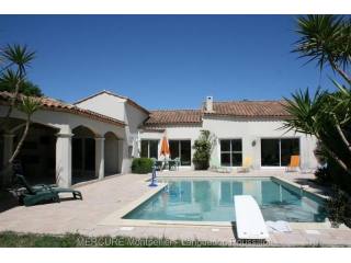 4 bedroom Villa For Sale: 34110..