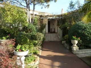 4 Bedrooms - Maison - For Sale