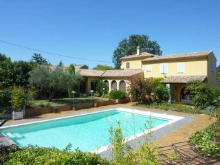 Large Traditional Villa With Swimming..