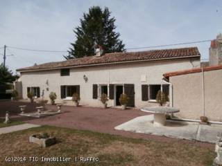 3 Bedroom Village Huse.