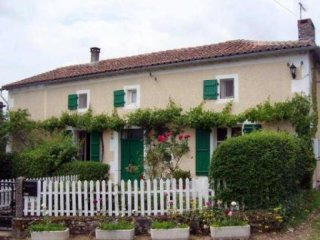 Pretty Renovated Farmhouse With 25 Acres