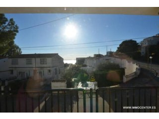 ROSES: Beautiful 2 bedroom apartment..