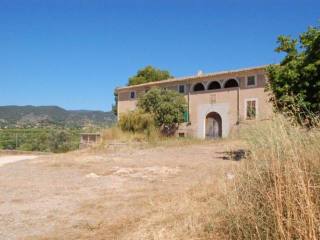 Historic estate dating back to the 13th..