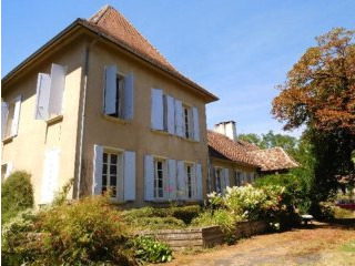 Large Familly Home On Over 4.5 Acres..