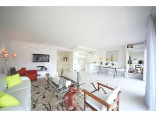 Modern 2 bedrooms apartment downtown..