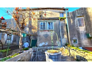 Rovinj, kuća sa vrtom i cisternom, mirna ulica, za renovacij