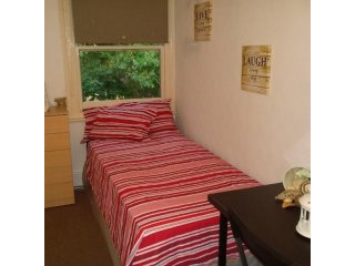 Lovely Single Bedroom In Freshly..