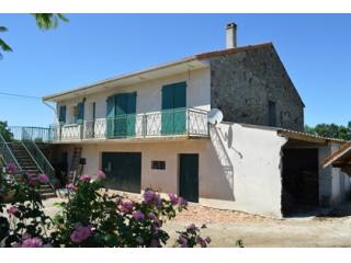 Modern build 3-bed property with 3800m²..