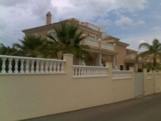 4 Bedrooms - Villa - Alicante - For Sale