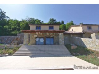 OPATIJA, POLJANE- KUĆA SA DVA DVOETAŽNA STANA DVA BAZENA I P