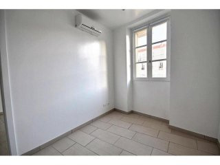 Bright And Airy Modern Apartment In..