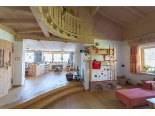 Exclusive villa with views of the..