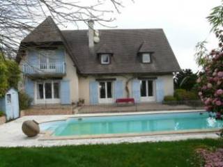 Lovely House with Swimming Pool