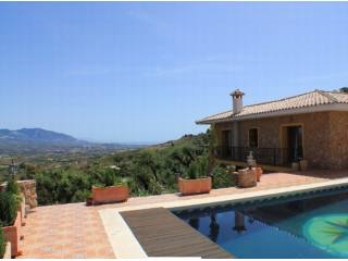 Villa for sale in La Mairena, Marbella..