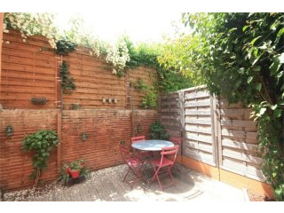 Superb Art Deco Town House With Patio..