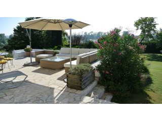 Charming Bungalow With Tennis Court..