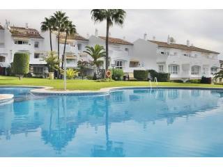 2 Bed Apartment for sale in Calahonda