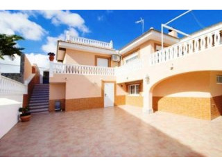 4 Bedroom 2 Bathroom Villa In..
