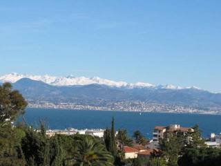 Top floor penthouse with views of the..