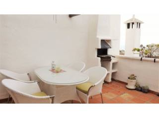 Apartment - Beautiful top Floor..