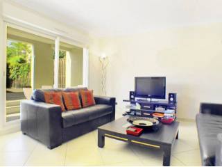 2 bedroom apartment for sale 395 000..