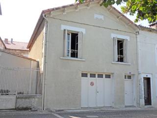 2 Bedroom Town House With A Garage To..