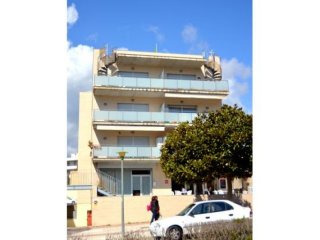 Impeccable Nearly New Apartment In..