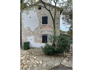 Istra,Kaštel-Buje,šarmantna kamena kuća u velikoj zelenoj oa
