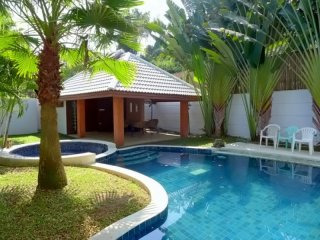 4 plus bedroom pool villa, Na Jomtien..