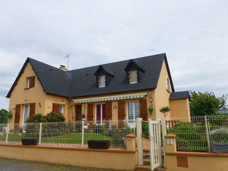Large Detached House with Conservatory