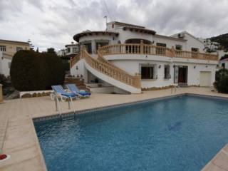 4 Bedrooms - Villa - Alicante - For Sale