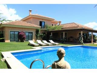 4 Bedrooms - Villa - Malaga - For Sale