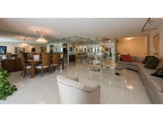 2 bedroom Flat For Sale: 9801 Collins..