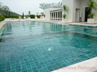 2 Bedroom Condo for sale in Pratumnak -..