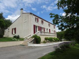 Beautiful 4 bedroom house + studio..