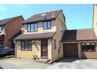 4 bedroom link detached house for sale