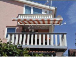 Apartman s terasom u blizini mora i plaže!