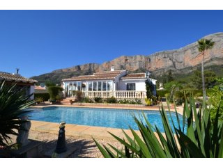 V1513 - South & West Facing Villa In..