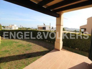 Beautiful Townhouse With Views And..