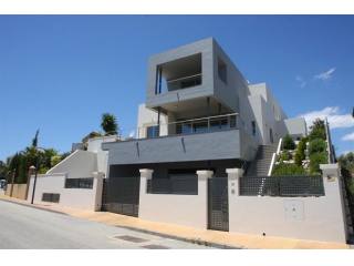 VILLA FOR SALE IN LA MAIRENA