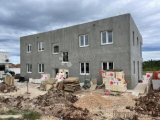 Umag, predivan apartman s okućnicom
